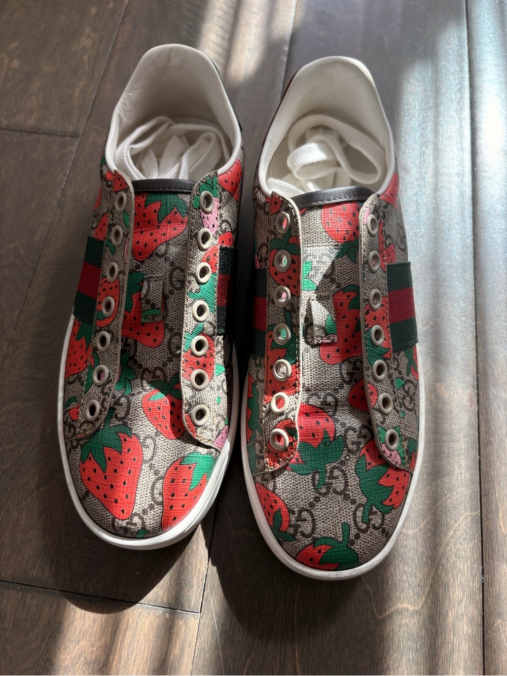 Kids Strawberry Print Slip-On Sneakers - White / Red / Green